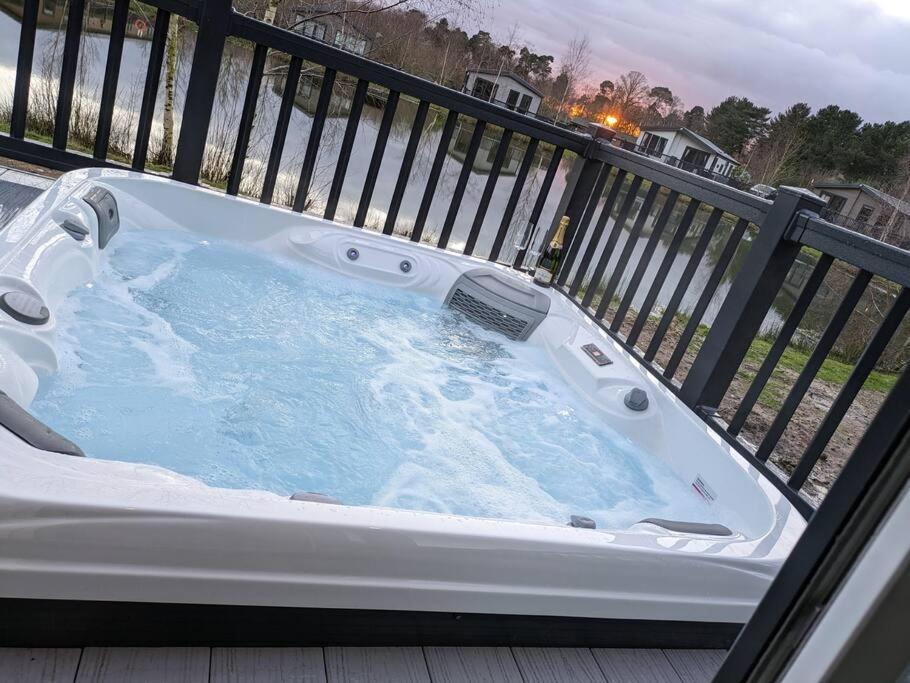 Kingfisher Lodge Woodhall Spa Eksteriør billede